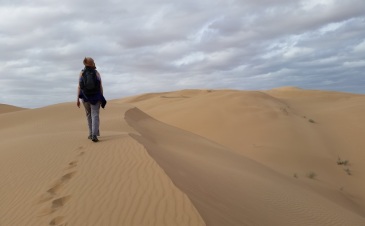 Marie Long hiking a sand dune. Photo: ASDM/Amy Orchard